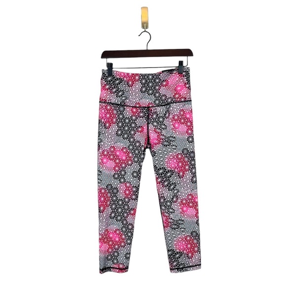 Victoria's Secret Pants - Victoria's Secret NWT Knockout Capri High Rise For-Fitting Leggings Size Medium